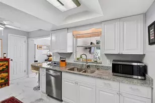 5723 1st St NE, Saint Petersburg, FL 33703 - Photo 10