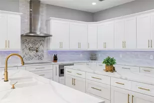 9810 Compass Point Way, Tampa, FL 33615 - Photo 16