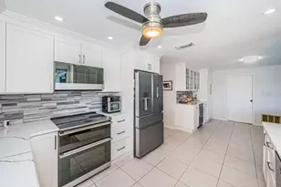 2180 Dolphin Blvd S, Saint Petersburg, FL 33707 - Photo 16