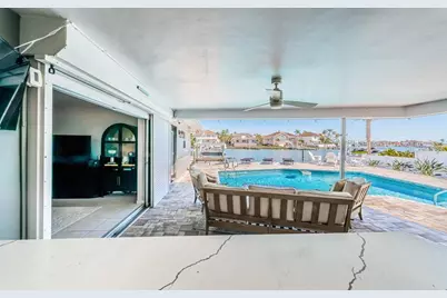 2180 Dolphin Boulevard S, Saint Petersburg, FL 33707 - Photo 12