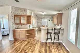 136 Americana Ct NE, Saint Petersburg, FL 33702 - Photo 6