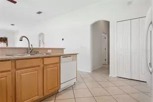 5246 Braddock Dr, Zephyrhills, FL 33541 - Photo 10