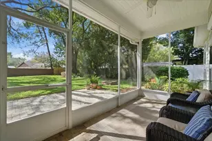 2004 Russell Dr, Tampa, FL 33618 - Photo 36