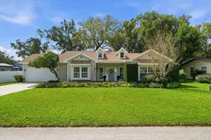 2004 Russell Dr, Tampa, FL 33618 - Photo 2