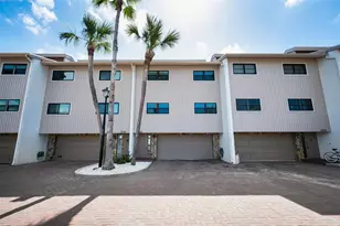 12334 Capri Cir N, Treasure Island, FL 33706 - Photo 2