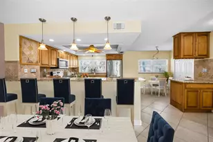 12334 Capri Cir N, Treasure Island, FL 33706 - Photo 16