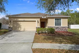 36154 Laguna Hills Cir, Zephyrhills, FL 33541 - Photo 2