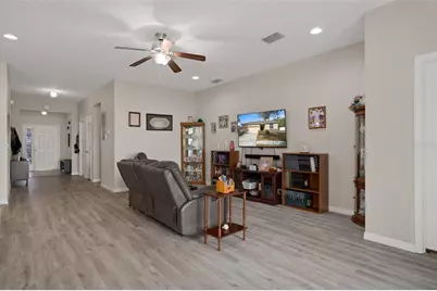 36154 Laguna Hills Circle, Zephyrhills, FL 33541 - Photo 6