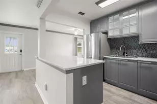 1904 Canterbury Ln, Sun City Center, FL 33573 - Photo 8