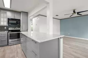 1904 Canterbury Ln, Sun City Center, FL 33573 - Photo 10