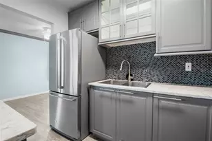 1904 Canterbury Ln, Sun City Center, FL 33573 - Photo 6