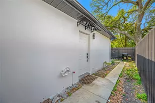 2814 W Powhatan Ave, Tampa, FL 33614 - Photo 8