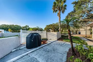 10626 Longwood Dr, Seminole, FL 33777 - Photo 28