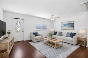 1801 Bedford Ln, Sun City Center, FL 33573 - Photo 2