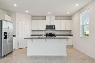 799 Sunshower Dr, Lady Lake, FL 32159 - Photo 2