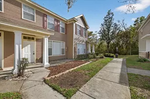 11047 Black Swan Ct, Seffner, FL 33584 - Photo 2