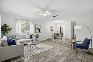 6927 Place De La Paix, Saint Petersburg, FL 33707 - Photo 2