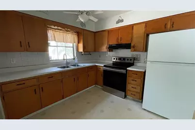 10705 N Dixon Avenue, Tampa, FL 33612 - Photo 8