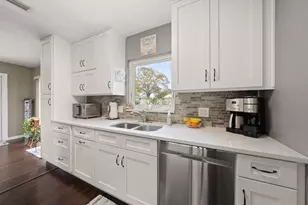 1339 Russell Dr N, Saint Petersburg, FL 33710 - Photo 4