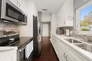 1339 Russell Dr N, Saint Petersburg, FL 33710 - Photo 6