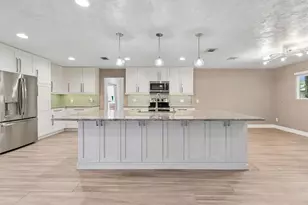 1611 Sunnyhills Dr, Brandon, FL 33510 - Photo 8