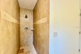 809 W Hiawatha St, Tampa, FL 33604 - Photo 20