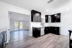 2335 Murilla Way S, Saint Petersburg, FL 33712 - Photo 16