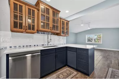 8711 Bay Crest Lane, Tampa, FL 33615 - Photo 12