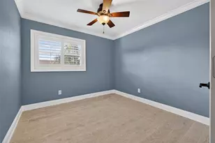 8711 Bay Crest Ln, Tampa, FL 33615 - Photo 16