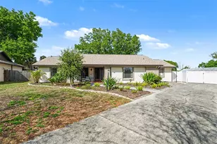 809 Rollingwood Ln, Valrico, FL 33594 - Photo 2