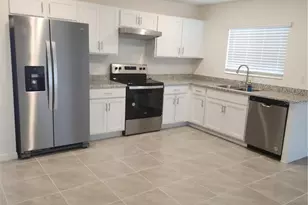 37410 MacKenzie Dr, Zephyrhills, FL 33540 - Photo 2
