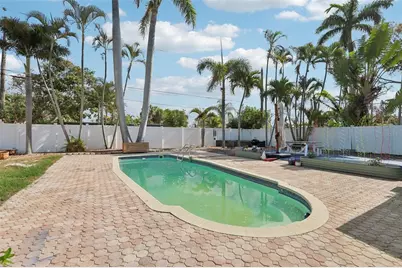 6950 Grande Vista Way S, Saint Petersburg, FL 33707 - Photo 2