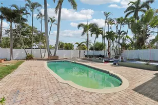 6950 Grande Vista Way S, Saint Petersburg, FL 33707 - Photo 2