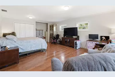 155 6th Street NE, Largo, FL 33770 - Photo 14