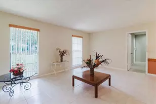 8222 La Serena Dr, Tampa, FL 33614 - Photo 14