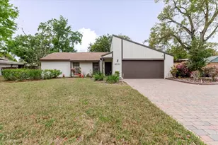 8222 La Serena Dr, Tampa, FL 33614 - Photo 6