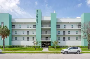 15305 1st St E, Madeira Beach, FL 33708 - Photo 1
