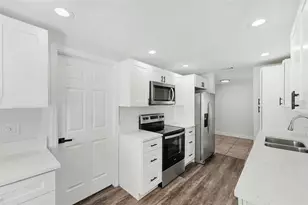 8907 Leeward Dr, Tampa, FL 33634 - Photo 14