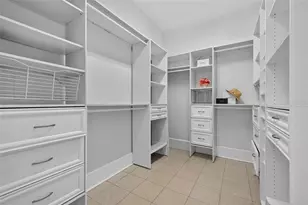 1110 Jungle Ave N, Saint Petersburg, FL 33710 - Photo 38