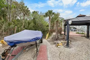 6093 Avenue of the Palms, Weeki Wachee, FL 34607 - Photo 10