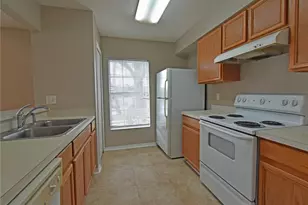 4077 Dolphin Dr, Tampa, FL 33617 - Photo 10