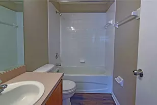 4077 Dolphin Dr, Tampa, FL 33617 - Photo 32