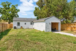 1826 30th St S, Saint Petersburg, FL 33712 - Photo 2