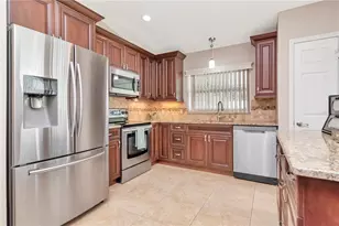 9721 Fox Hollow Rd, Tampa, FL 33647 - Photo 4