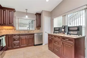 9721 Fox Hollow Rd, Tampa, FL 33647 - Photo 12