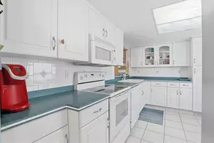 36 Windrush Bay Dr, Tarpon Springs, FL 34689 - Photo 16