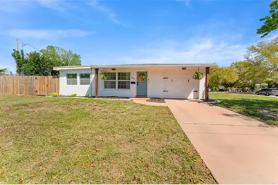 251 Davison Avenue NE, Saint Petersburg, FL 33703 - Photo 2