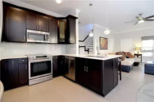 10217 Dolce Vista Dr NE, Saint Petersburg, FL 33702 - Photo 4