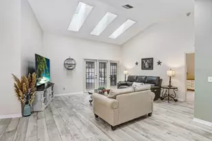 504 Triple Crown Ct, Seffner, FL 33584 - Photo 16