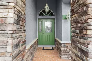 5235 Pond View Ct, Zephyrhills, FL 33541 - Photo 4